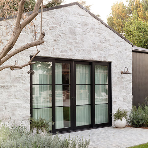 A Marvin Signature Ultimate Multi-Slide Door at Amber Lewis’s renovated Calabasas, California home.