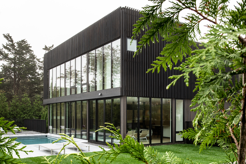 Exterior of a modern home in Sag Harbor, New York, designed by THE UP STUDIO, featuring Marvin windows and doors. 